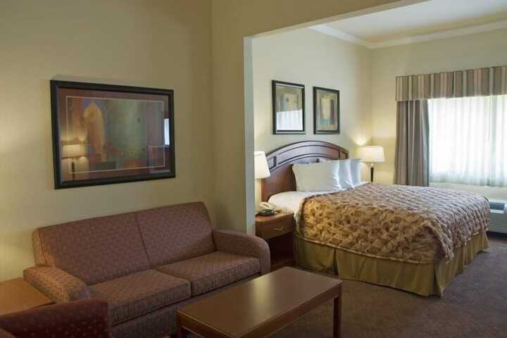 Best Western Cleveland Inn & Suites