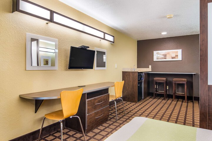 Room 18 of 28