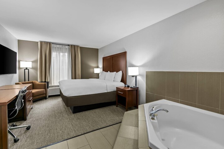 Comfort Inn & Suites Greenwood near University