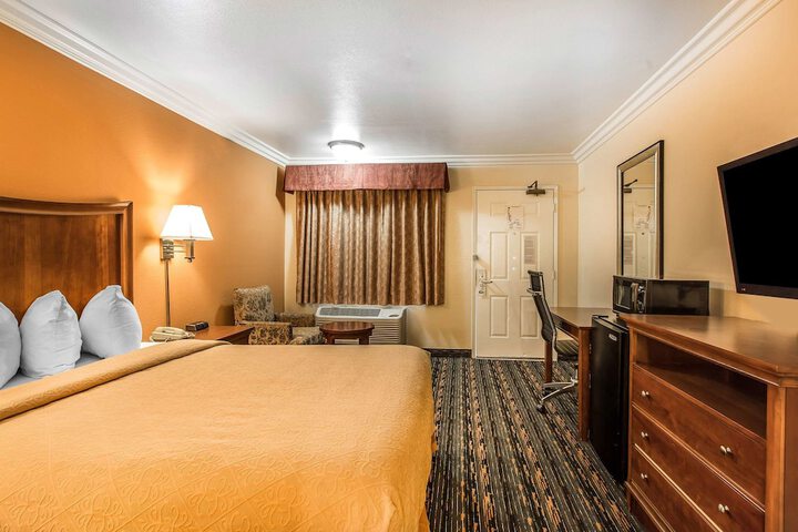 Room 40 of 49