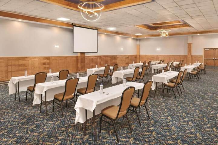 Wyndham Garden Conference Center Champaign / Urbana