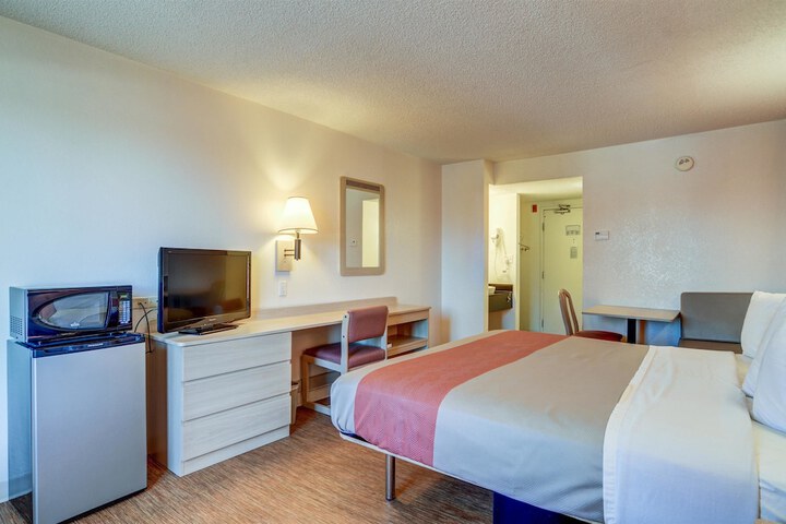 Room 21 of 33
