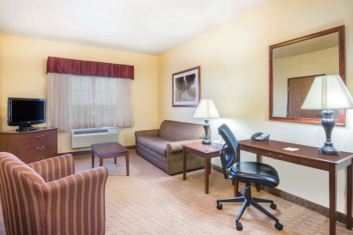 Room 6 of 15