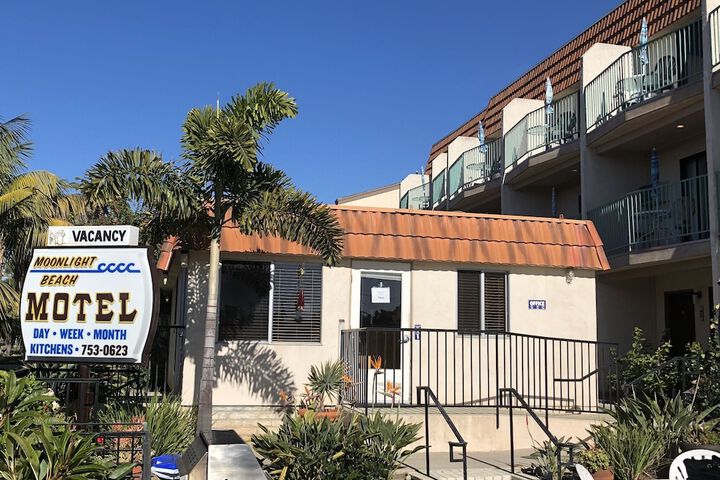 Moonlight Beach Motel
