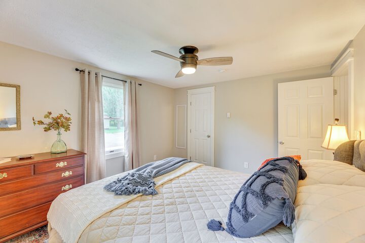 Greenbrier River Retreat w / Deck - Steps to Trail!
