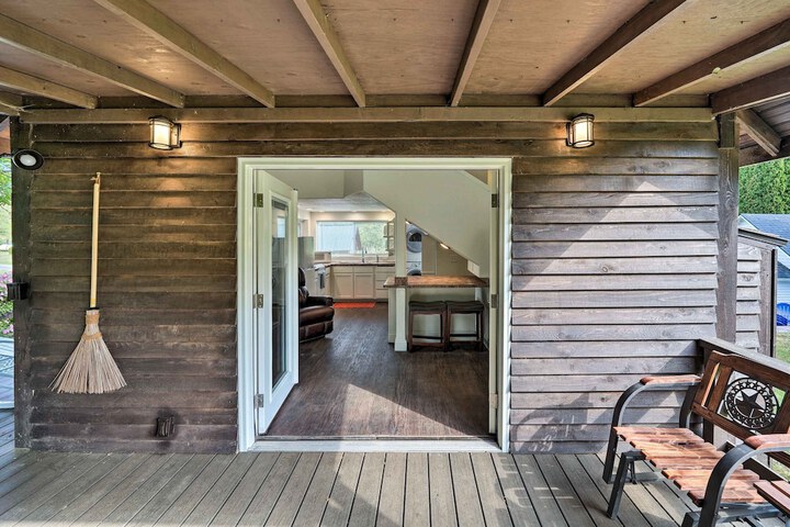 Cozy Ferndale Studio on 20-acre Working Farm!