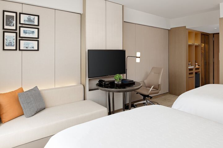 Room 43 of 145
