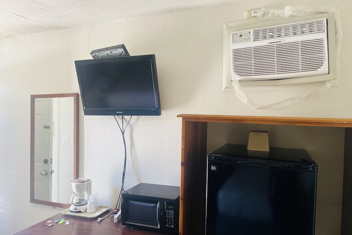 Room 9 of 13
