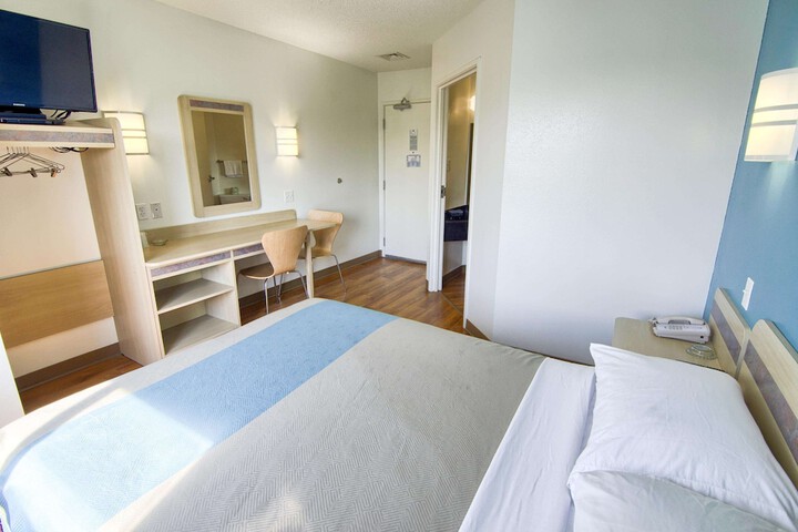 Room 21 of 40