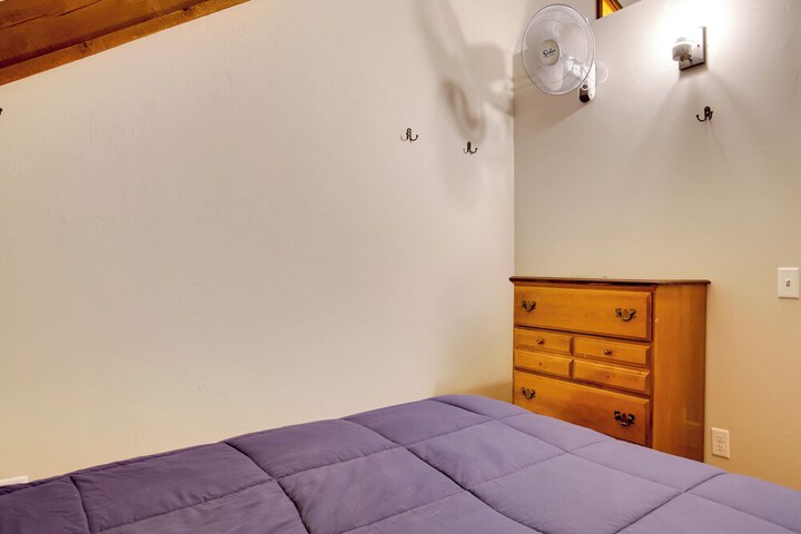 Iron River Condo w / Gas Grill Near Skiing + Hiking