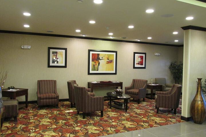 Holiday Inn Express & Suites Wheeling by IHG