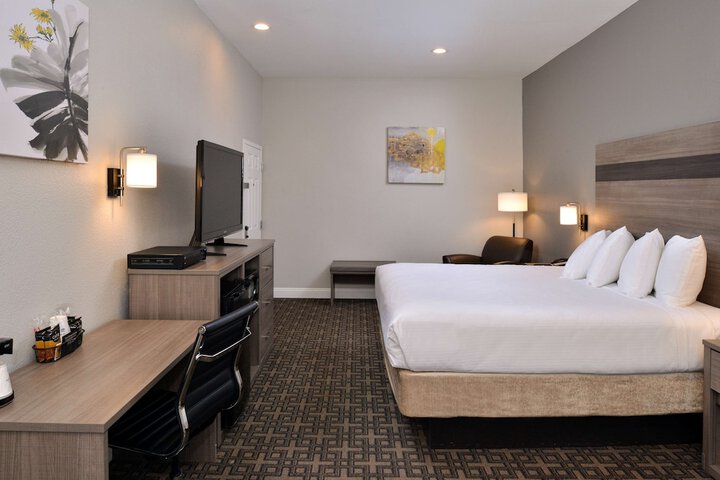 Room 17 of 46