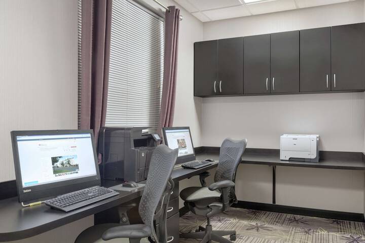 Business Center 18 of 18