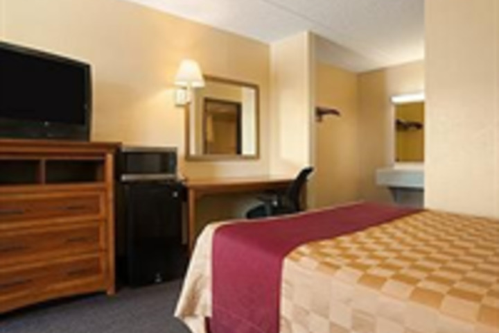 SUPER 8 BEACHWOOD CLEVELAND AREA