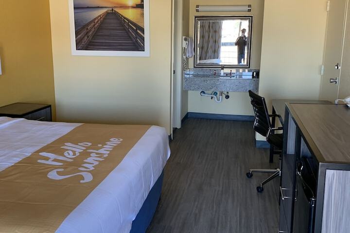Room 13 of 23