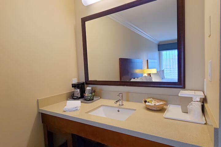 Room 28 of 86