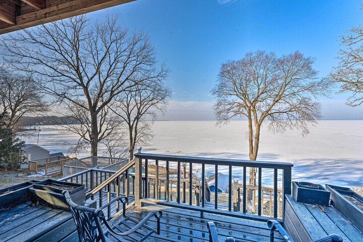 Lakefront Home w / Gorgeous Sunsets Kayaks, & Pier