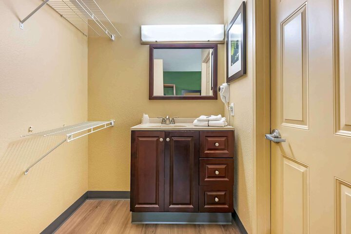 Room 8 of 34