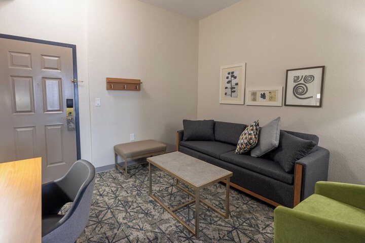 Country Inn & Suites by Radisson St. Petersburg - Clearwater, FL