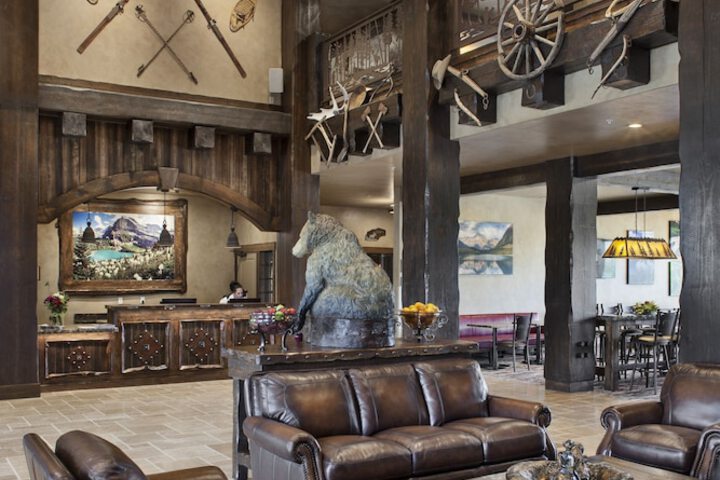 Glacier International Lodge