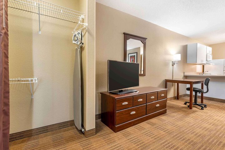 Room 15 of 28