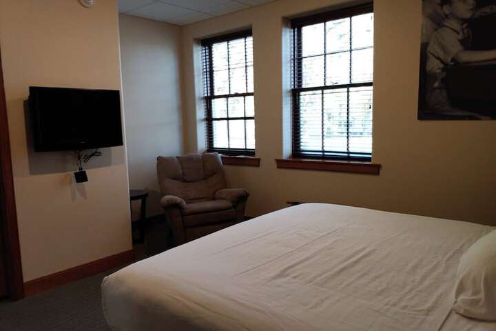 Room 8 of 16
