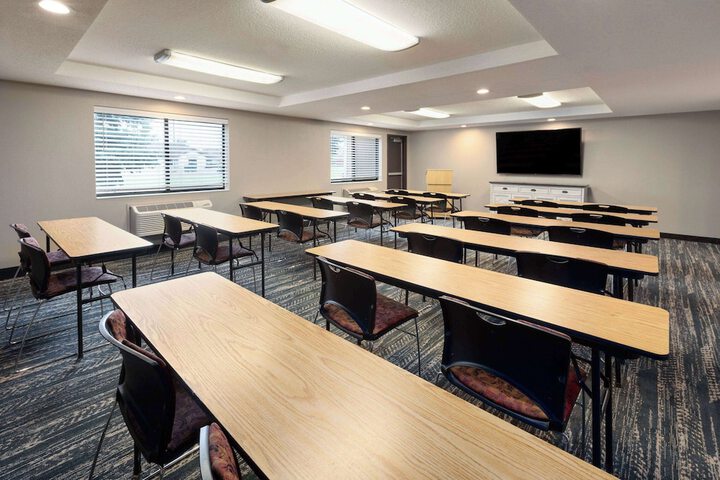 AmericInn by Wyndham North Branch