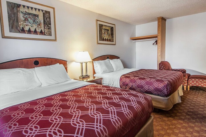 Econo Lodge Inn & Suites Madras
