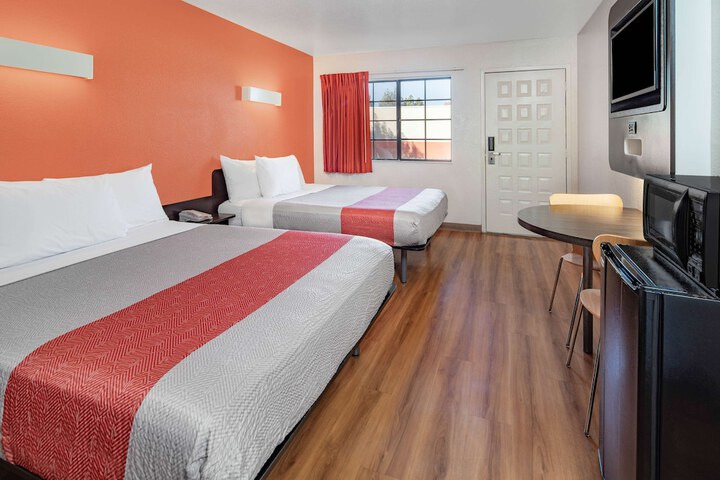 Motel 6 Thousand Oaks CA