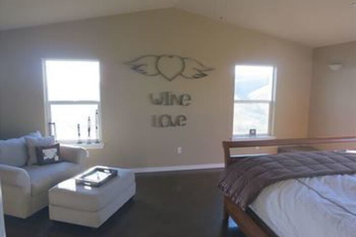 Top of The Hill 4 Br Home by RedAwning
