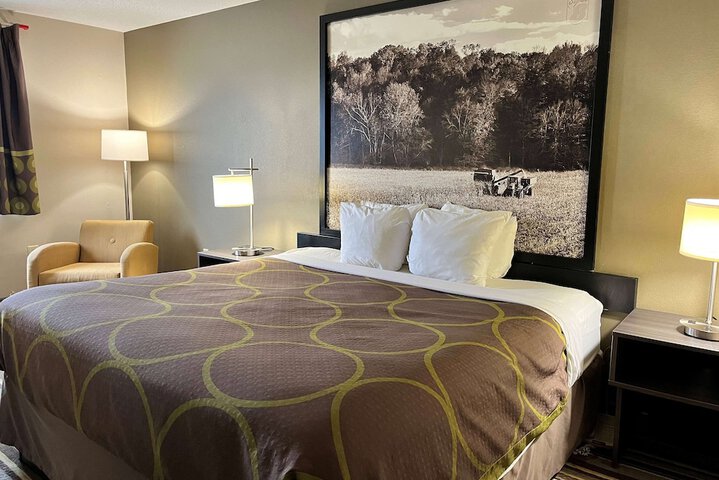 Room 10 of 18