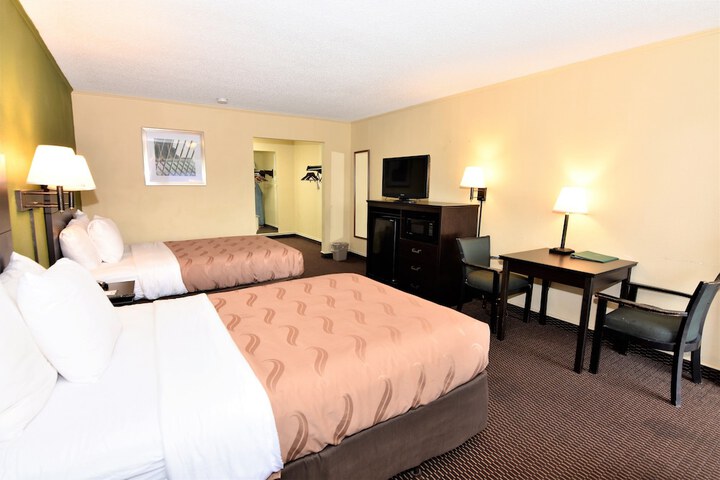 Room 17 of 28