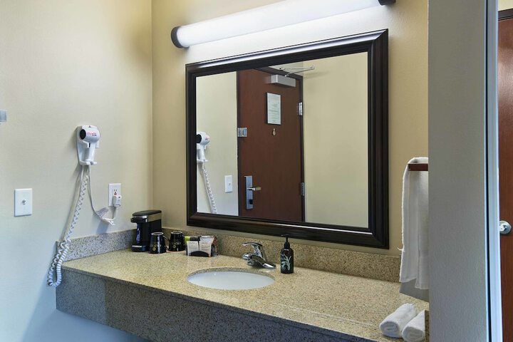 Room 10 of 40