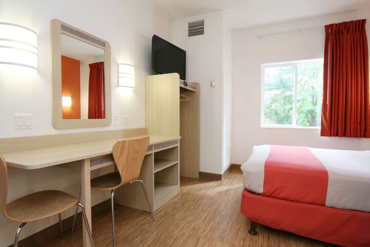 Room 14 of 28