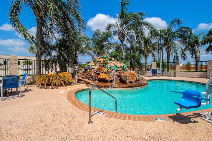 Pool 6 of 32