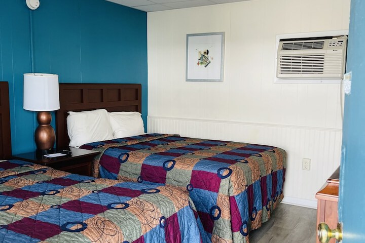 Room 13 of 23