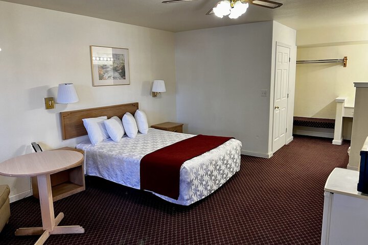 Room 10 of 27
