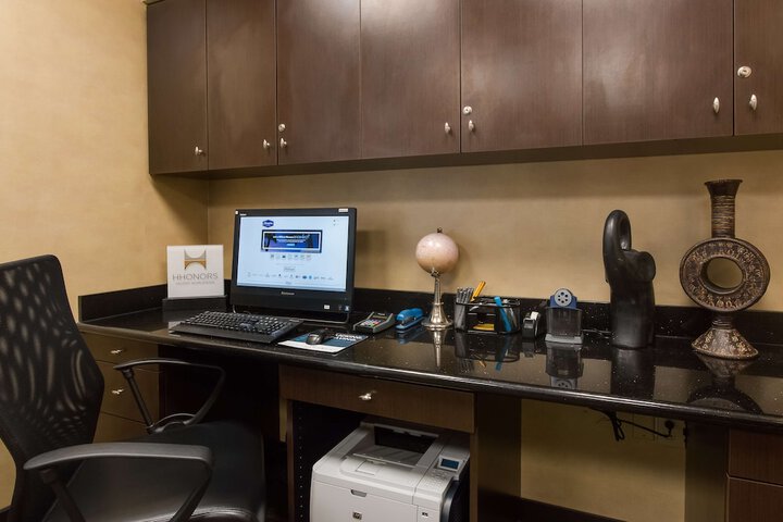 Business Center 75 of 75