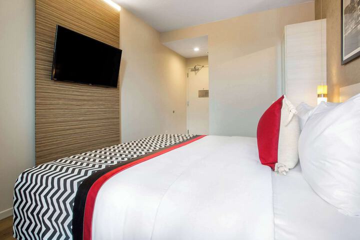 Room 13 of 66