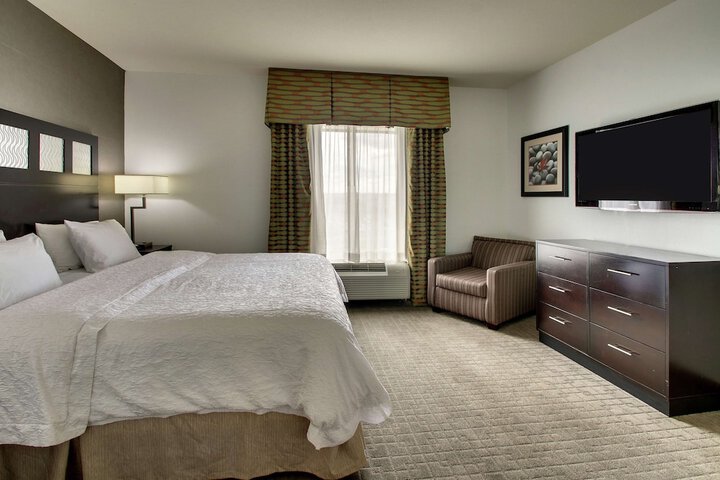Room 25 of 38