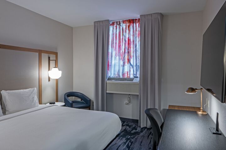 Room 9 of 18