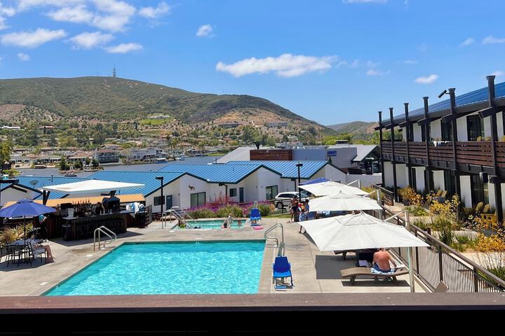 Lakehouse Resort