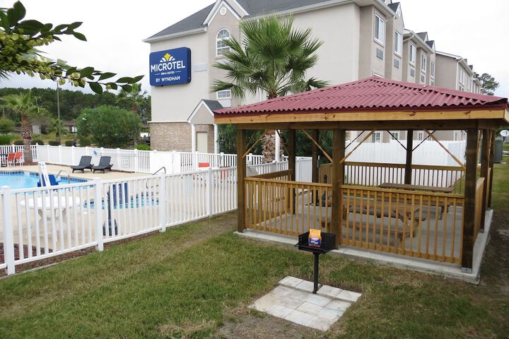 Hotel Exterior 69 of 70