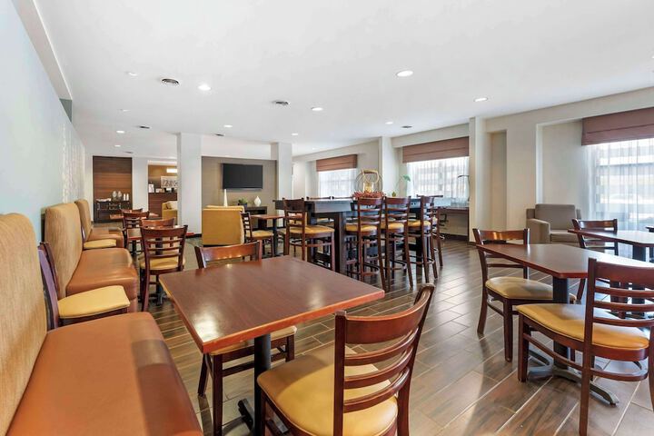 Sleep Inn & Suites Cumberland - LaVale