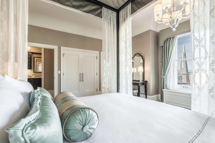 Room 52 of 161