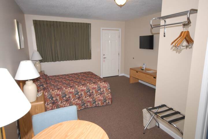 Room 4 of 12