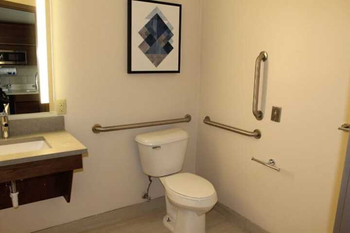 Room 33 of 48