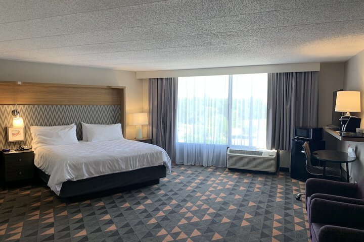 Holiday Inn Chicago Nw Crystal Lk Convention Center by IHG