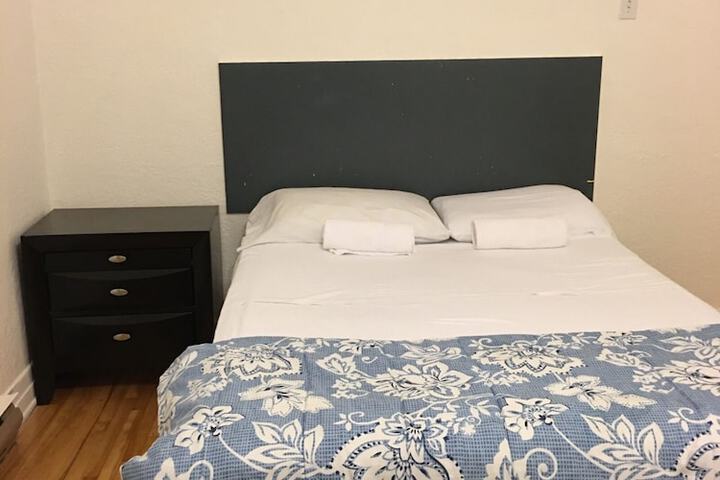 Room 12 of 25