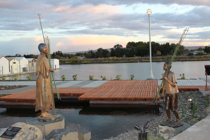 Clover Island Inn